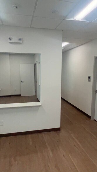 Primary Photo Of 1428 S Tamiami Trl, Sarasota Medical For Lease