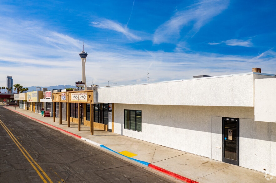 More Photos Of 953 E Sahara Ave, Las Vegas Freestanding For Lease