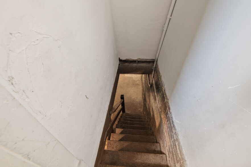 More Photos Of 2319 Vinton St, Omaha Office Residential For Sale