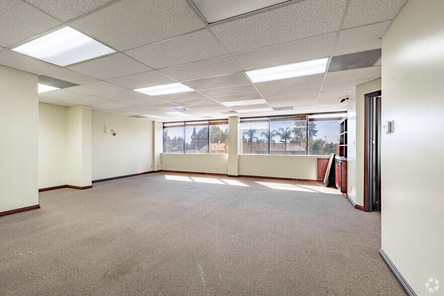 More Photos Of 15650 Devonshire St, Granada Hills Office For Lease