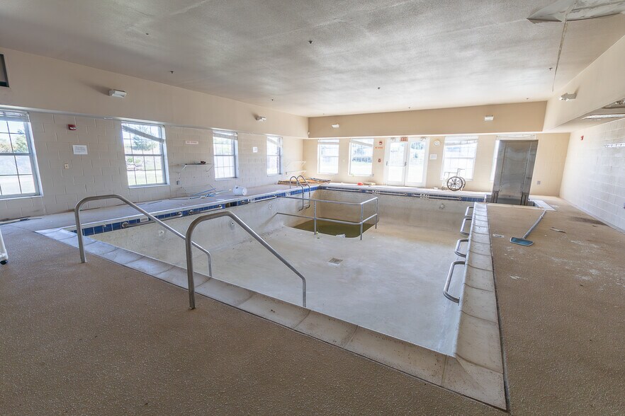 More Photos Of 2815 E Jackson St, Hugo Rehabilitation Center For Sale