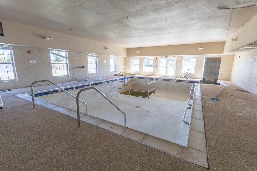 More Photos Of 2815 E Jackson St, Hugo Rehabilitation Center For Sale