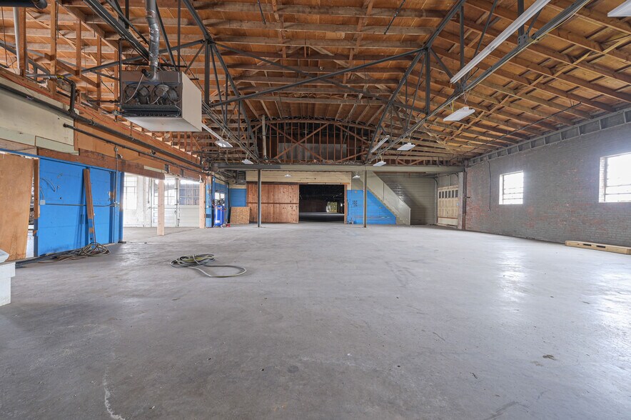 More Photos Of 1701 NW 5th St, Oklahoma City Warehouse For Sale