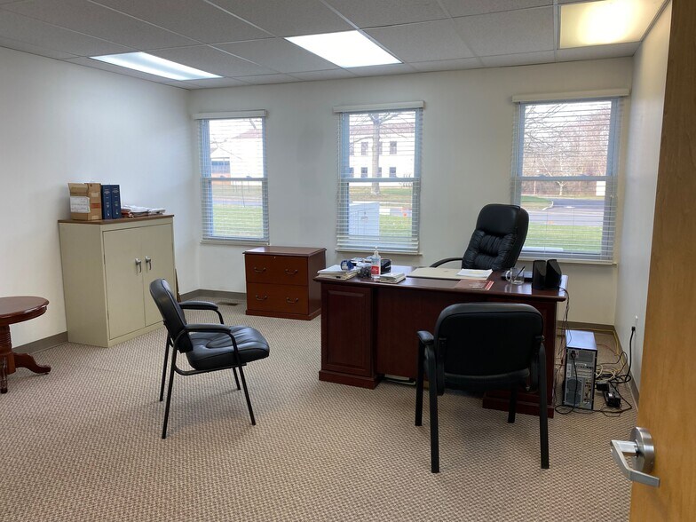More Photos Of 59 Avenue at the Commons, Shrewsbury Medical For Lease