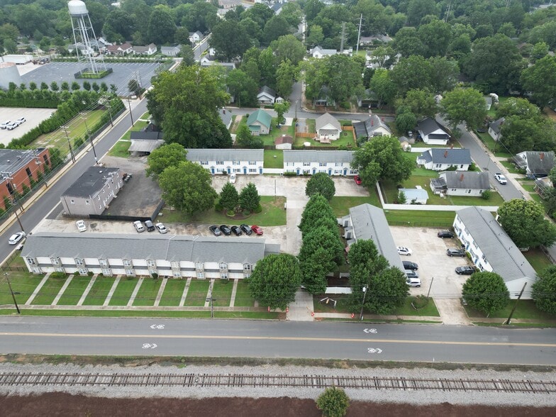 More Photos Of 600-650 S Main St, Mooresville Apartments For Sale