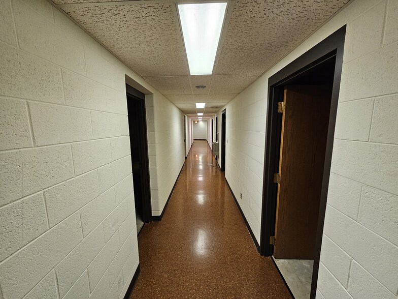 More Photos Of 1093 Appleton Rd, Menasha Office For Lease