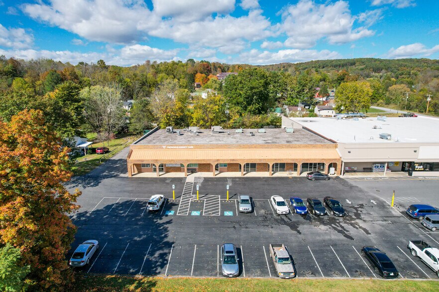 More Photos Of 945 N Main St, Marion Supermarket For Lease