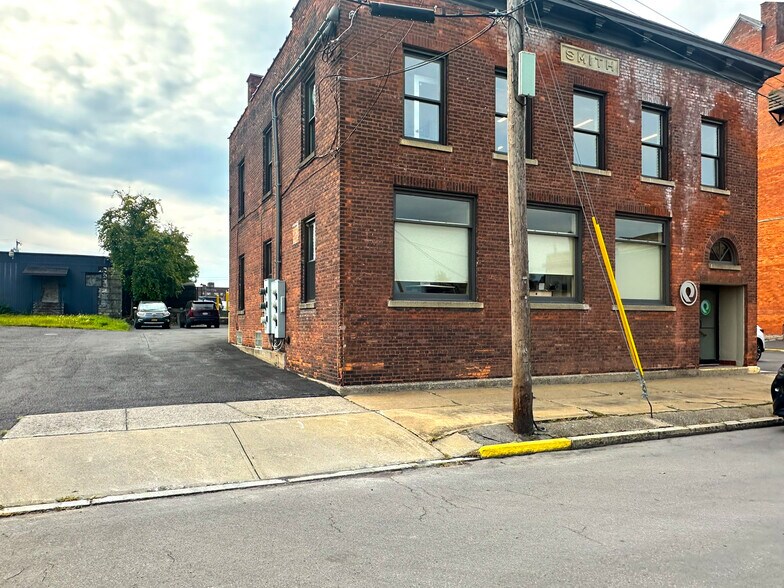 More Photos Of 412 Main St, Utica Warehouse For Lease