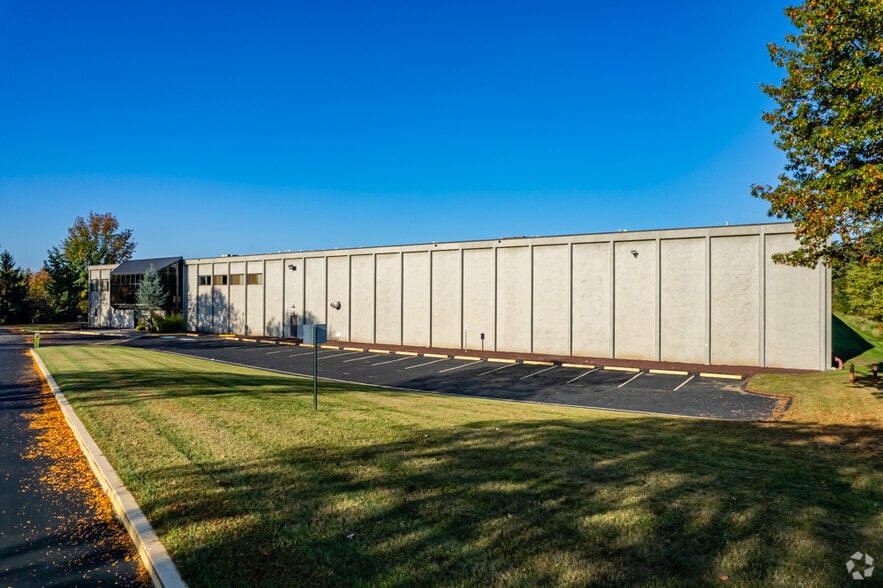 More Photos Of 112 Technology Dr, Pittsburgh Warehouse For Lease