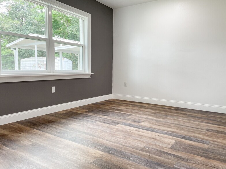 More Photos Of 1005 N Church Ave, Mulberry Medical For Lease