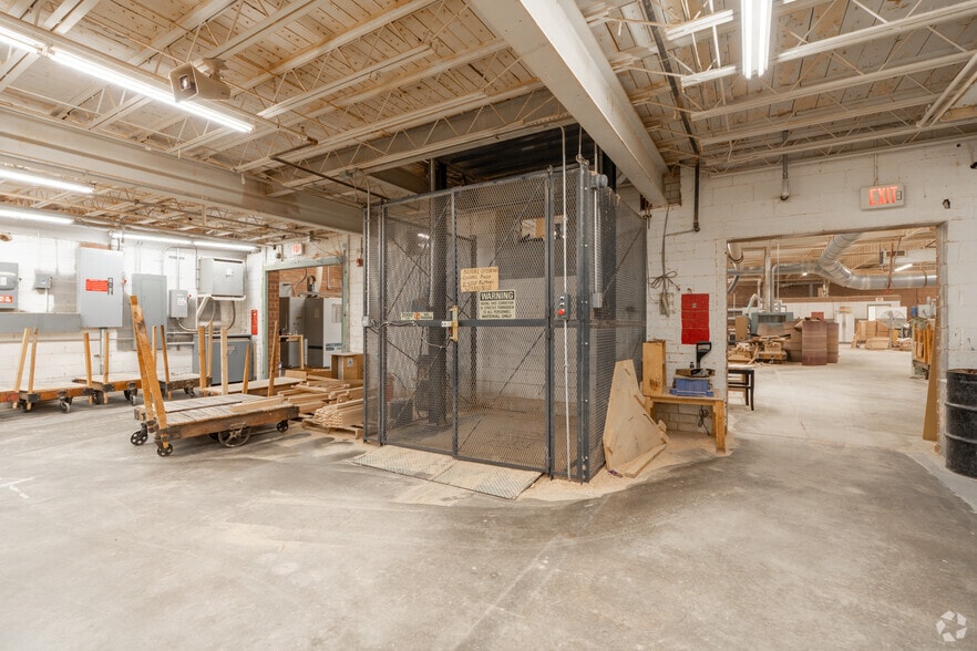 More Photos Of 980 3rd Ave SE, Hickory Warehouse For Lease