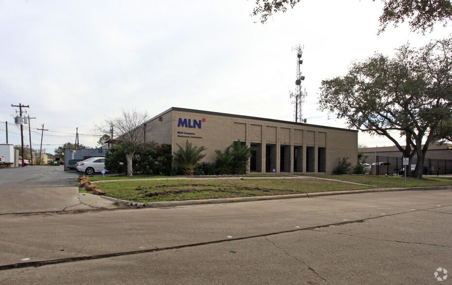 Primary Photo Of 3931 Ann Arbor Dr, Houston Warehouse For Sale