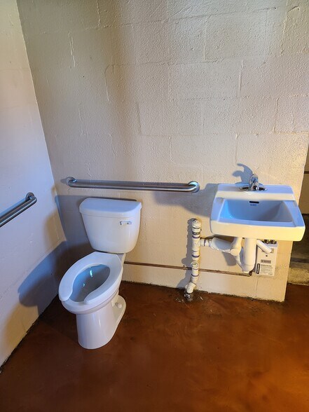 More Photos Of 12-16 S Pine St, Wendell General Retail For Sale