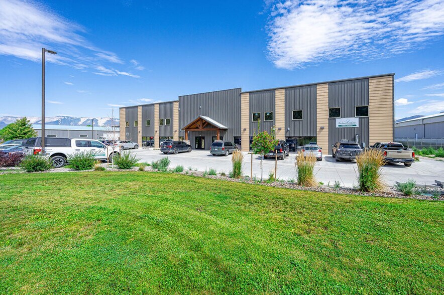 More Photos Of 1944 Airport Rd, Rifle Warehouse For Lease