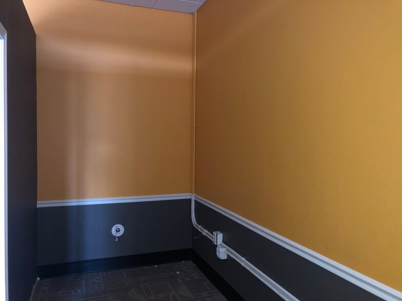 More Photos Of 2213-2217 Fayetteville Rd, Van Buren Storefront For Lease