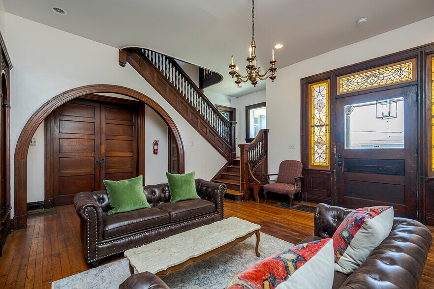 More Photos Of 199 E Loudon Ave, Lexington Office Residential For Sale