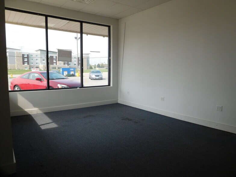 More Photos Of 506-524 W Mondamin St, Minooka General Retail For Lease