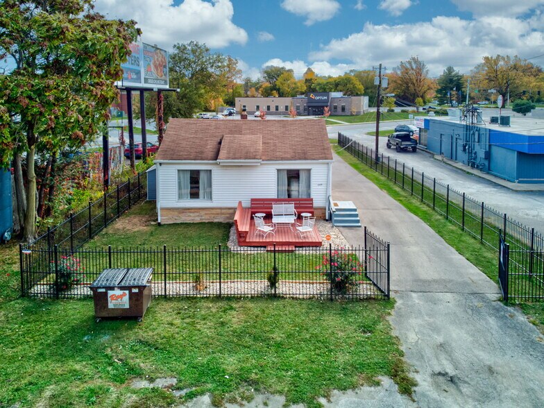 More Photos Of 4451 Old Allisonville Rd, Indianapolis Office For Sale
