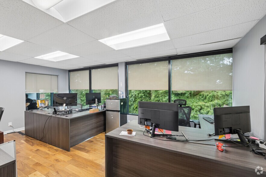 More Photos Of 523 Hollywood Ave, Cherry Hill Office For Lease