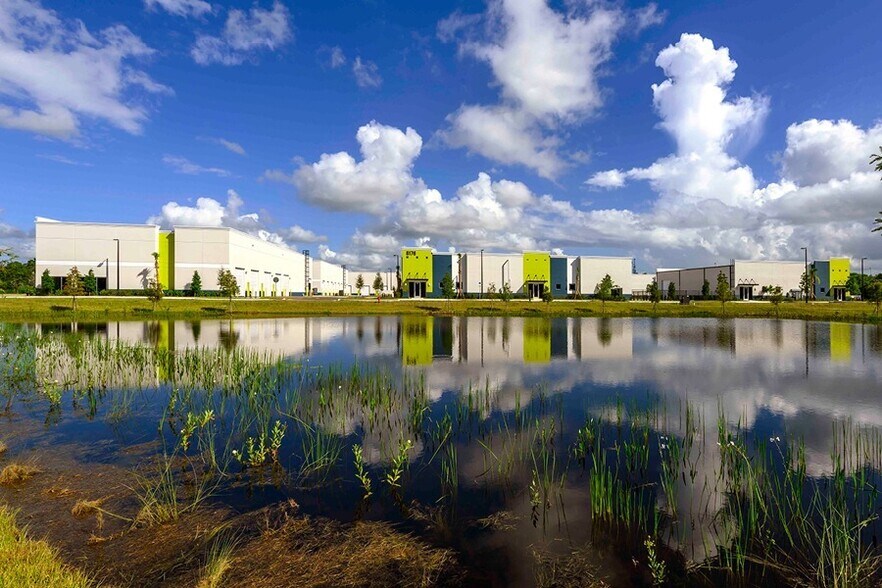 More Photos Of 8172 SW Jack James Dr, Stuart Unknown For Lease