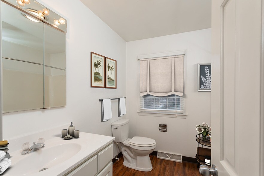 More Photos Of 565 Bay Rd, Queensbury Apartments For Lease