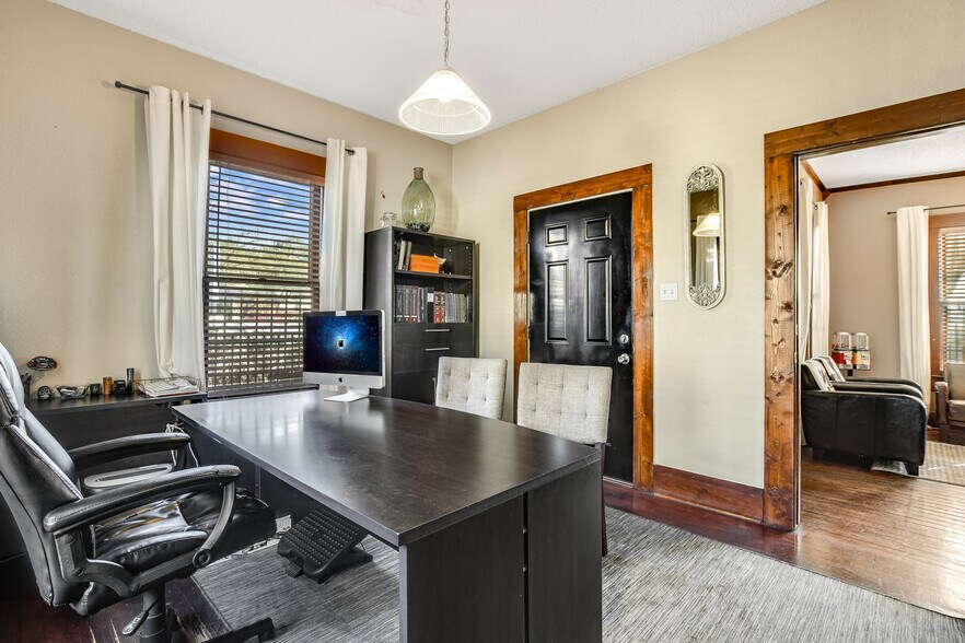 More Photos Of 1007 E 7th St, Austin Storefront Retail Office For Lease