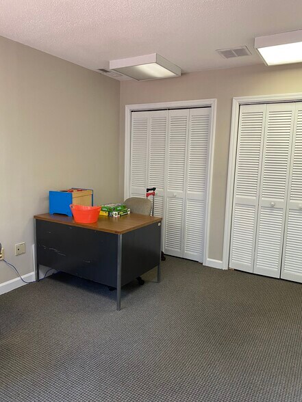 More Photos Of 1762 Metromedical Dr, Fayetteville Medical For Sale