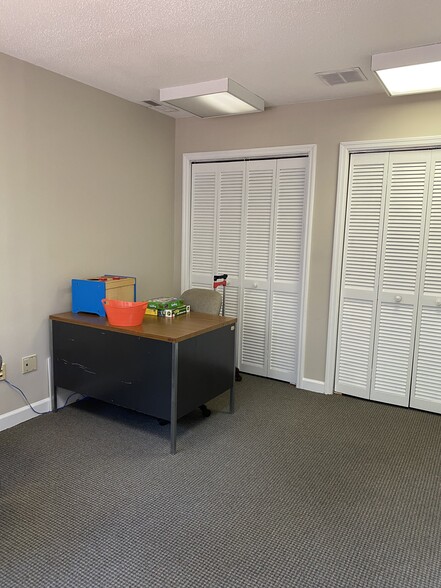 More Photos Of 1762 Metromedical Dr, Fayetteville Medical For Sale