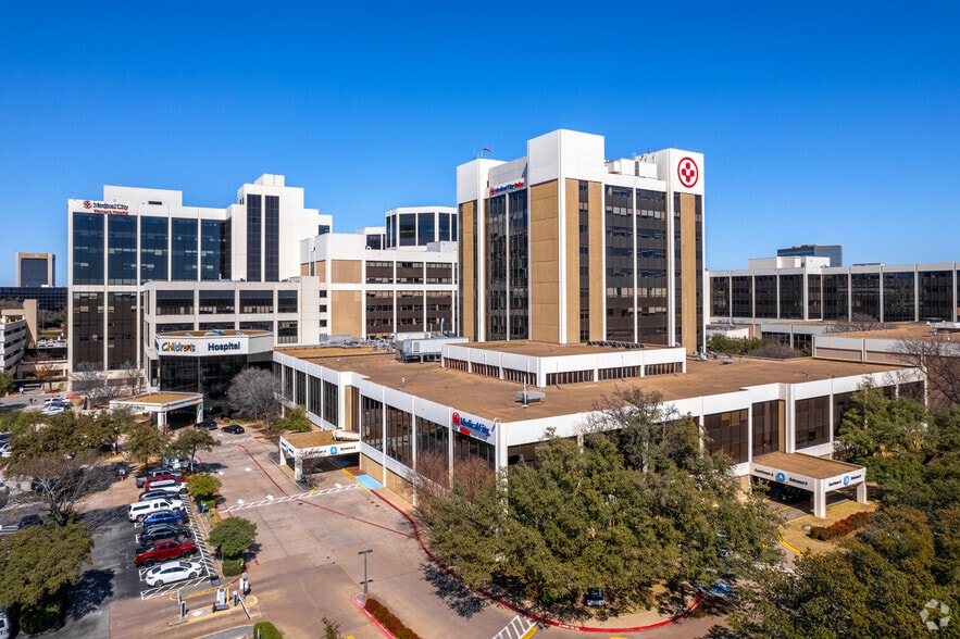 More Photos Of 7777 Forest Ln, Dallas Hospital For Lease