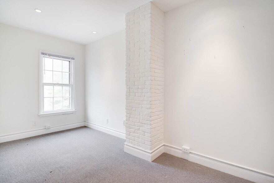 More Photos Of 1804 T St NW, Washington Office For Lease