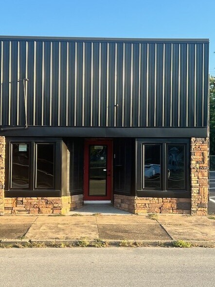 More Photos Of 1340 E Division St, Evansville Office For Lease