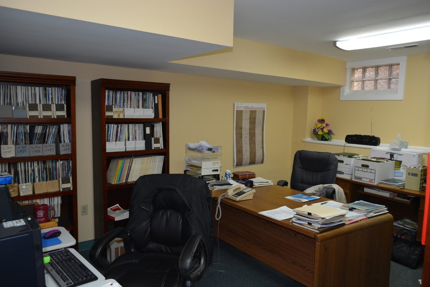 More Photos Of 5201-5215 W Woodmill Dr, Wilmington Medical For Sale