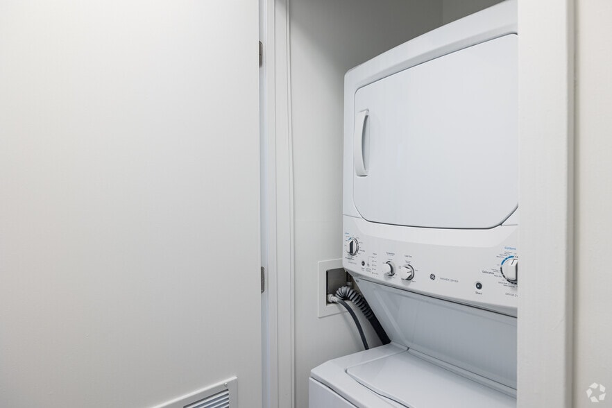 More Photos Of 2900 Main Line Blvd, Alexandria Apartments For Sale