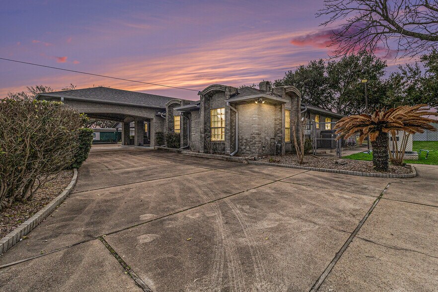 More Photos Of 1454 Oday Rd, Pearland Light Manufacturing For Sale