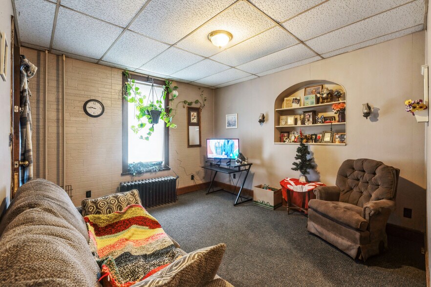 More Photos Of 557 6th Ave S, Clinton Apartments For Sale