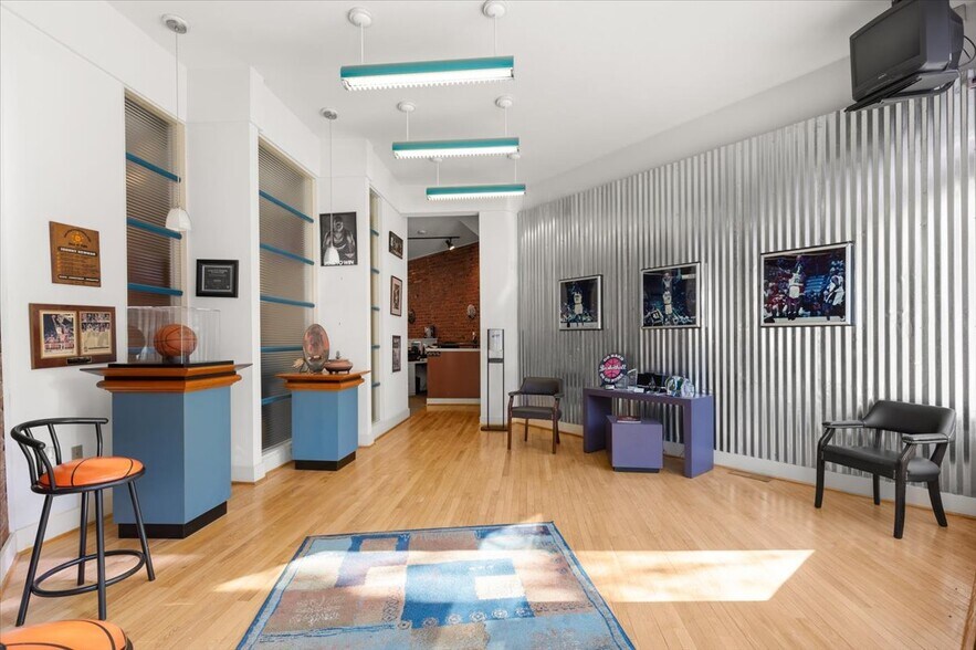 More Photos Of 206 W Broad St, Richmond Office Residential For Lease