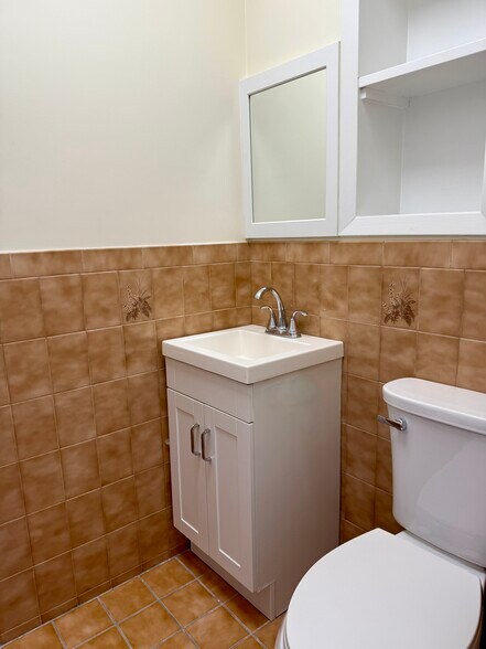 More Photos Of 44 Atlantic Ave, Lynbrook Storefront Retail Office For Lease