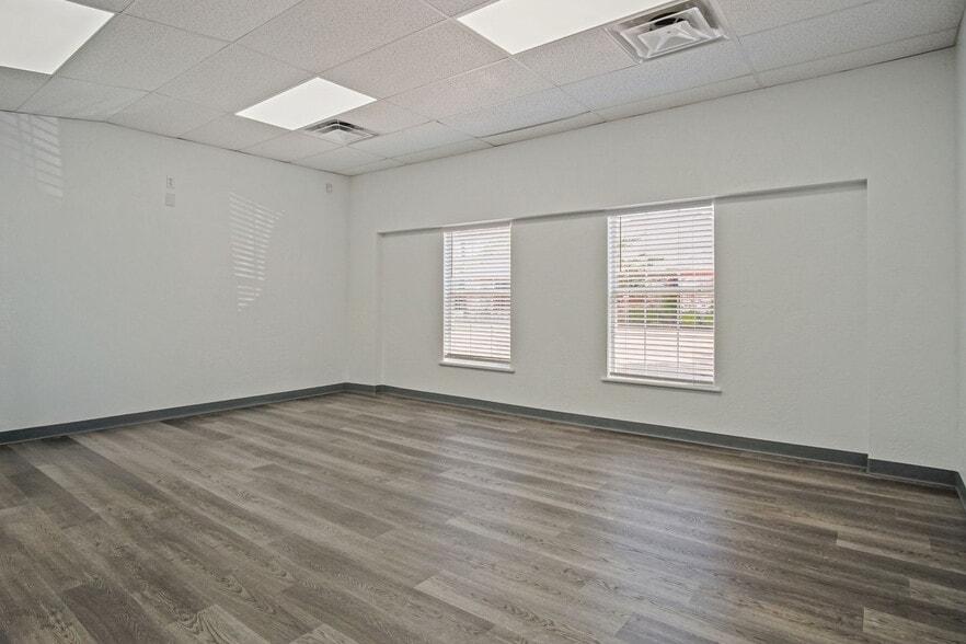 More Photos Of 2412 Palmer Cir, Norman Office For Sale