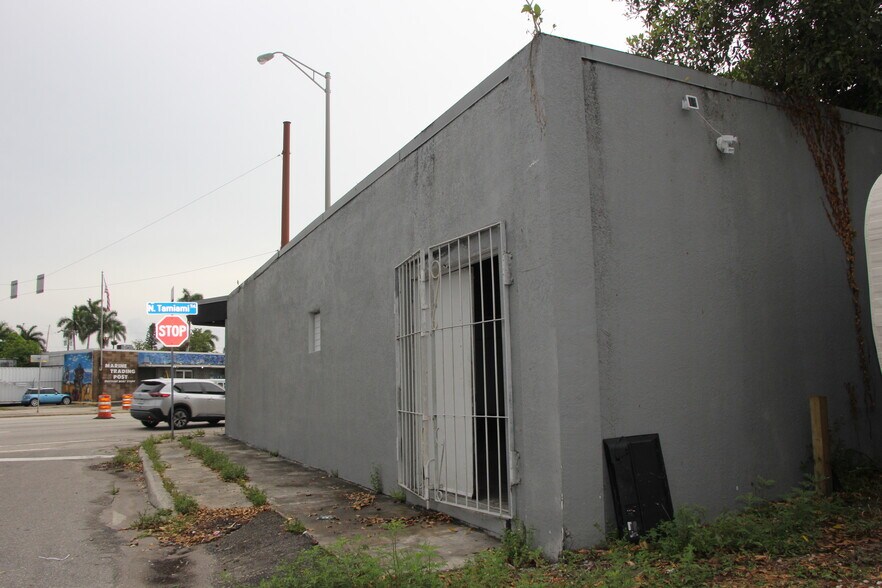 More Photos Of , North Fort Myers General Retail For Sale