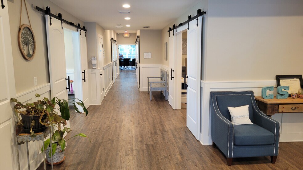 More Photos Of 39475 Ann Arbor Rd E, Plymouth Bank For Lease