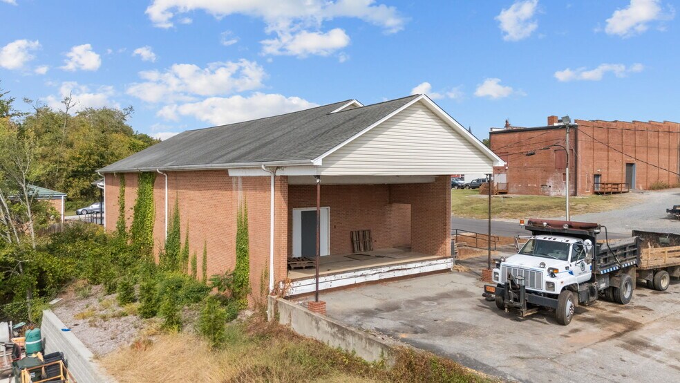 More Photos Of 201 4th St, Walnut Cove Office For Sale