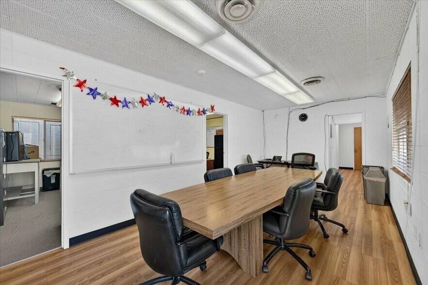 More Photos Of 925 M St, Firebaugh Manufacturing For Sale