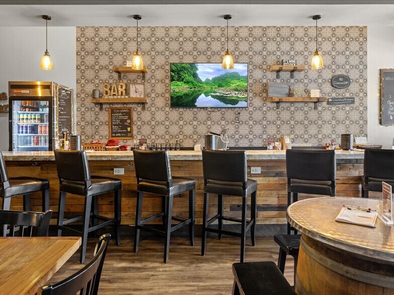 More Photos Of 46 Main St, Plymouth Storefront For Sale