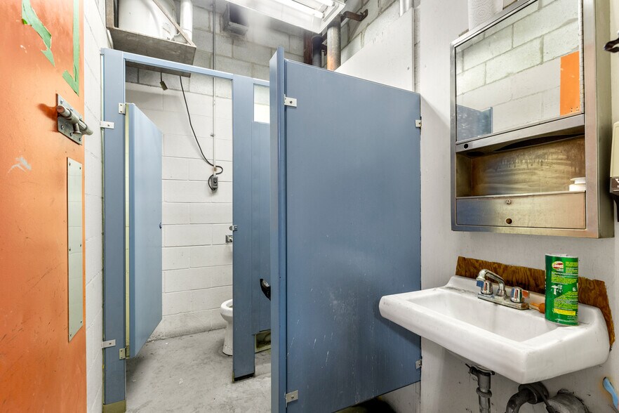 More Photos Of 35-75 Rue De L'acier, Coteau-du-lac Manufacturing For Lease