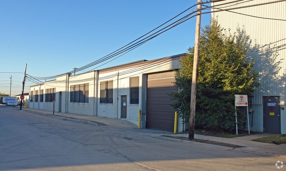 More Photos Of 6650 S Narragansett Ave, Chicago Warehouse For Lease