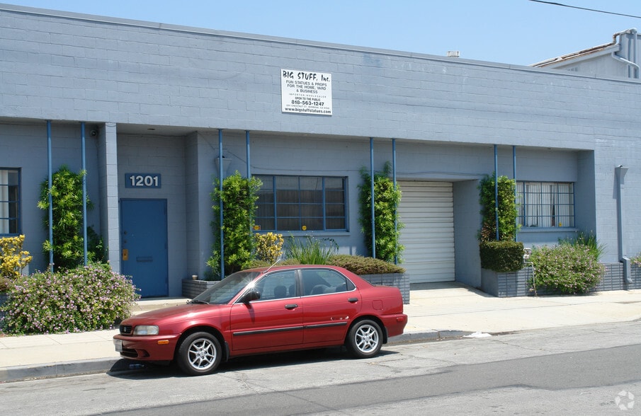 More Photos Of 1120-1208 W Isabel St, Burbank Warehouse For Lease