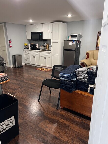 More Photos Of 247 W Cayuga St, Philadelphia Service For Sale