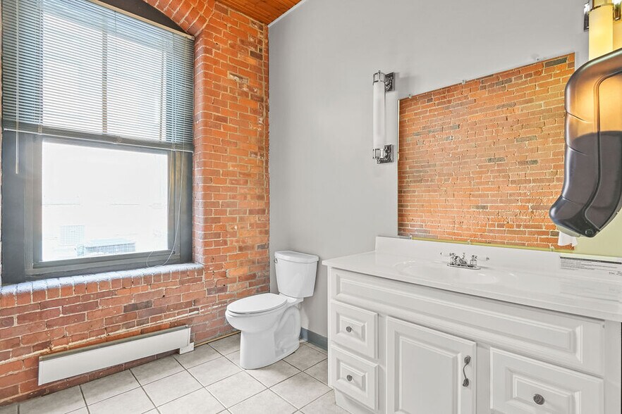 More Photos Of 55 Pine St, Providence Office For Sale