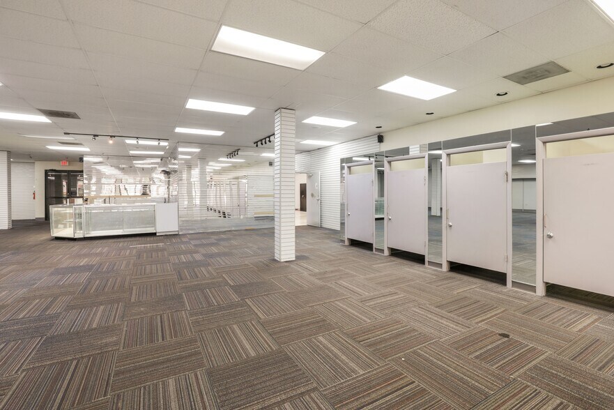 More Photos Of 1400-1410 NE 163rd St, North Miami Beach Freestanding For Lease
