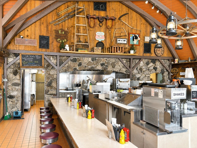 More Photos Of 160 Pulaski Blvd, Bellingham Restaurant For Sale